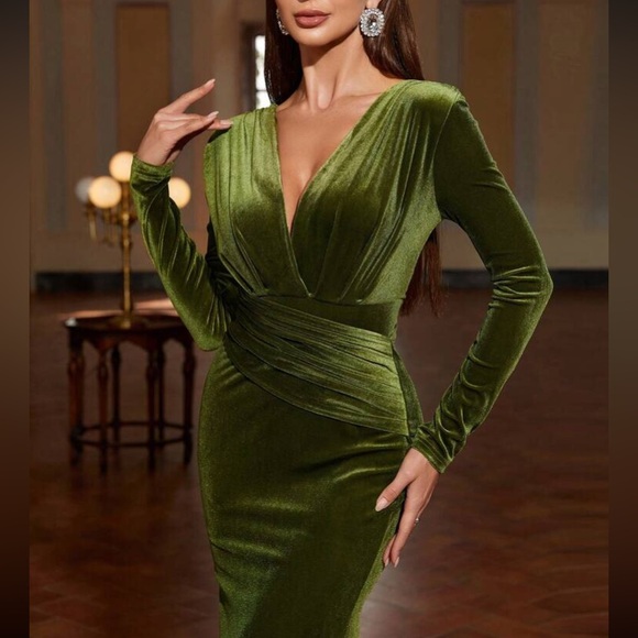 Luxe dark green surplice neck mermaid hem party formal evening velvet gown dress - Picture 15 of 16